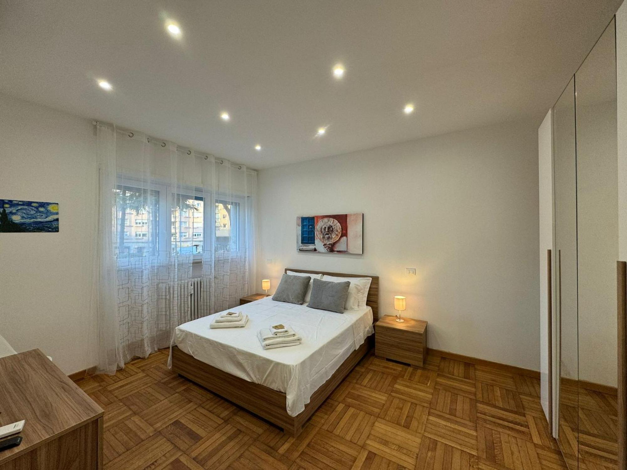 Chic&spacious Nest In Apartment Rom